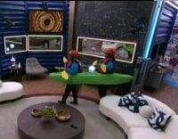 Cirie and Felicia are tied together kayaking when they are told to do so