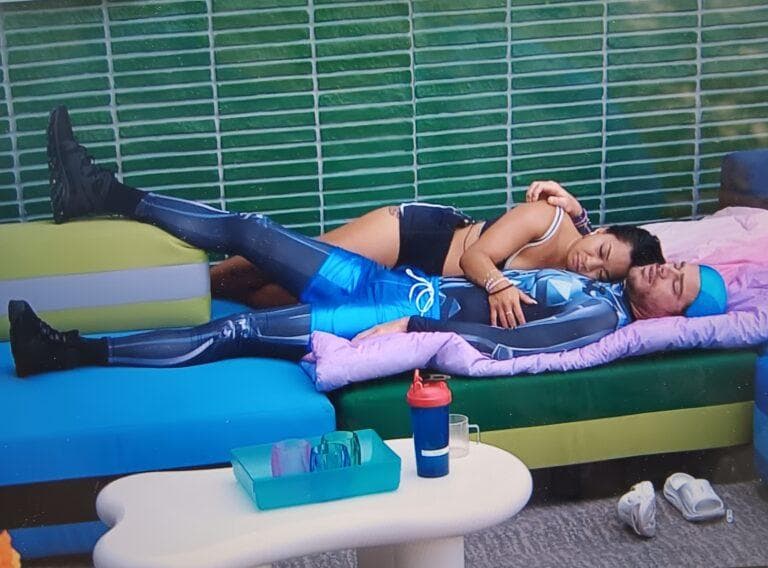 Many, many HGs are napping!