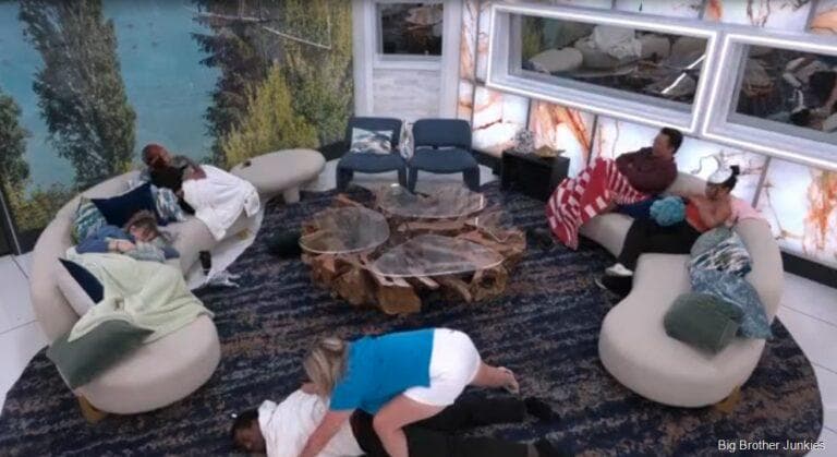 Anglea giving Cam a massage. Wonder if Chelsie raging in jealousy?