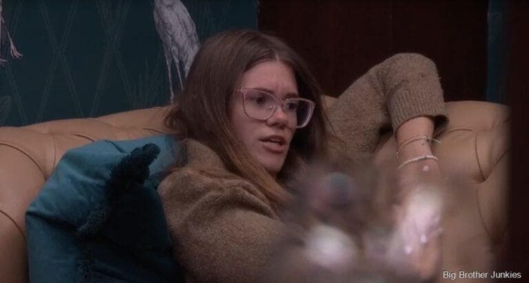 Kelley ‘she used her nasty outdoor hooker shoes’ and stepped on her bed.  She is talking about Rachel