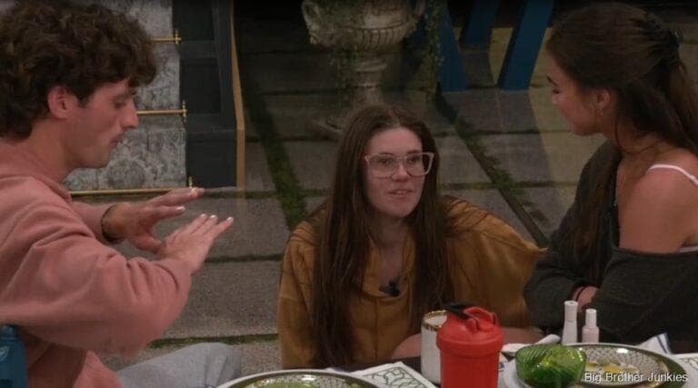 Stepped away, back and Kelly breaking up a chat between Rylie and Lauren
