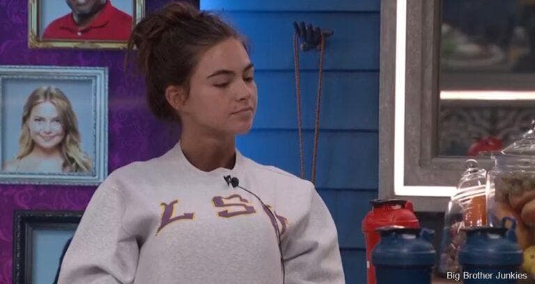 If you ever want to see what Lauren is up to, just load up the feeds. Pretty sure camera crew have a crush on her