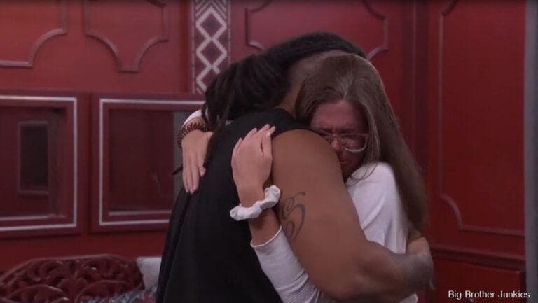 Kelley pulls Keanu in the room and says Rachel was mean and she has never  been spoken to that way