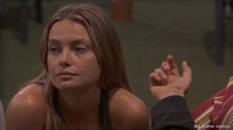 Rylie encouraging Kelley while Katherine listens on