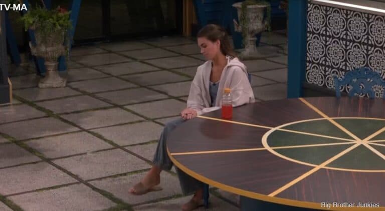 Alright, had my nightly treats, back on feeds
