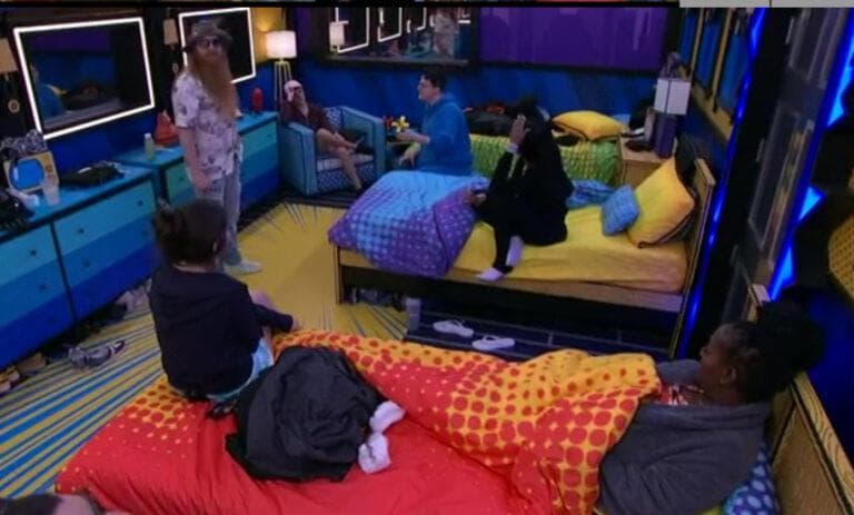 Big group in the comicroomm talking old season of BB and Survivor