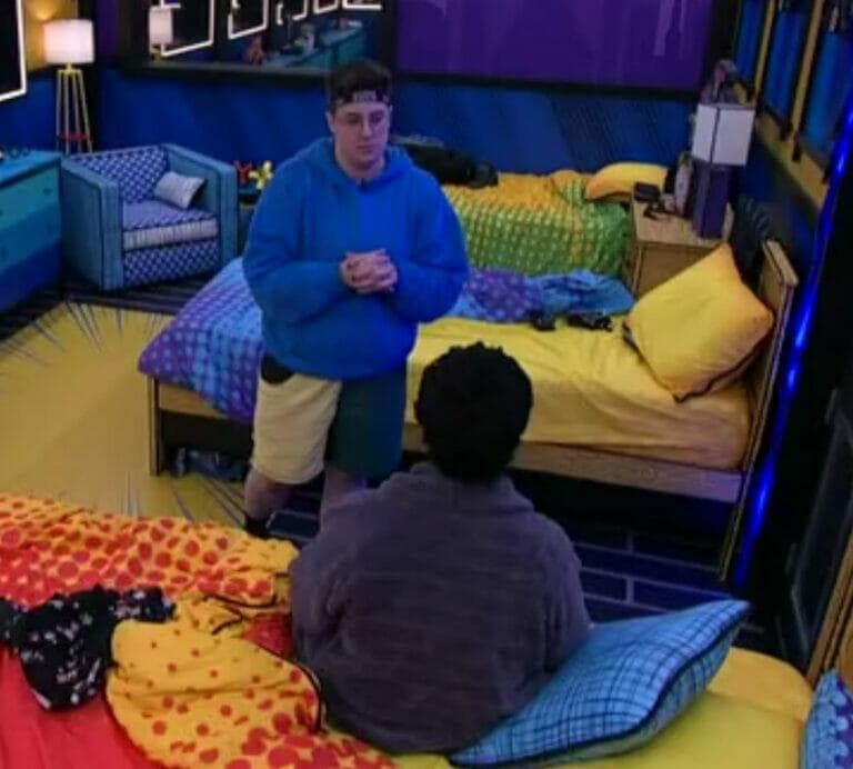 Izzy and Cirie speculatewhy Reilly picke her to host