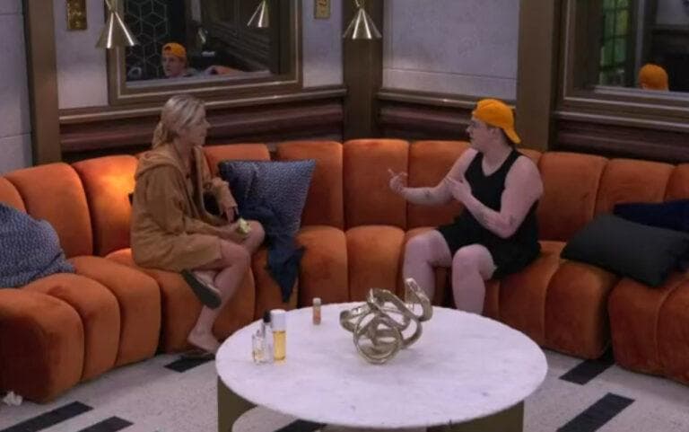 Reilly and Izzy catach up in the HOH