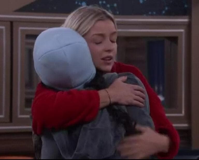 Kirsten leaves the HOH room