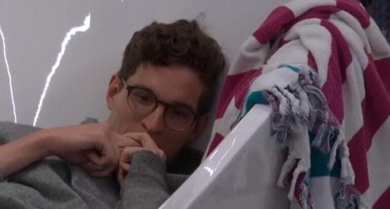 Slow night. The HoH room hides when Jasmine comes up