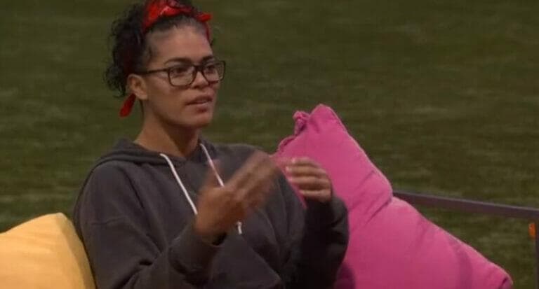 Nicole tells Britt she (N) doesn’t talk shit.  After talking shit about her all day lol